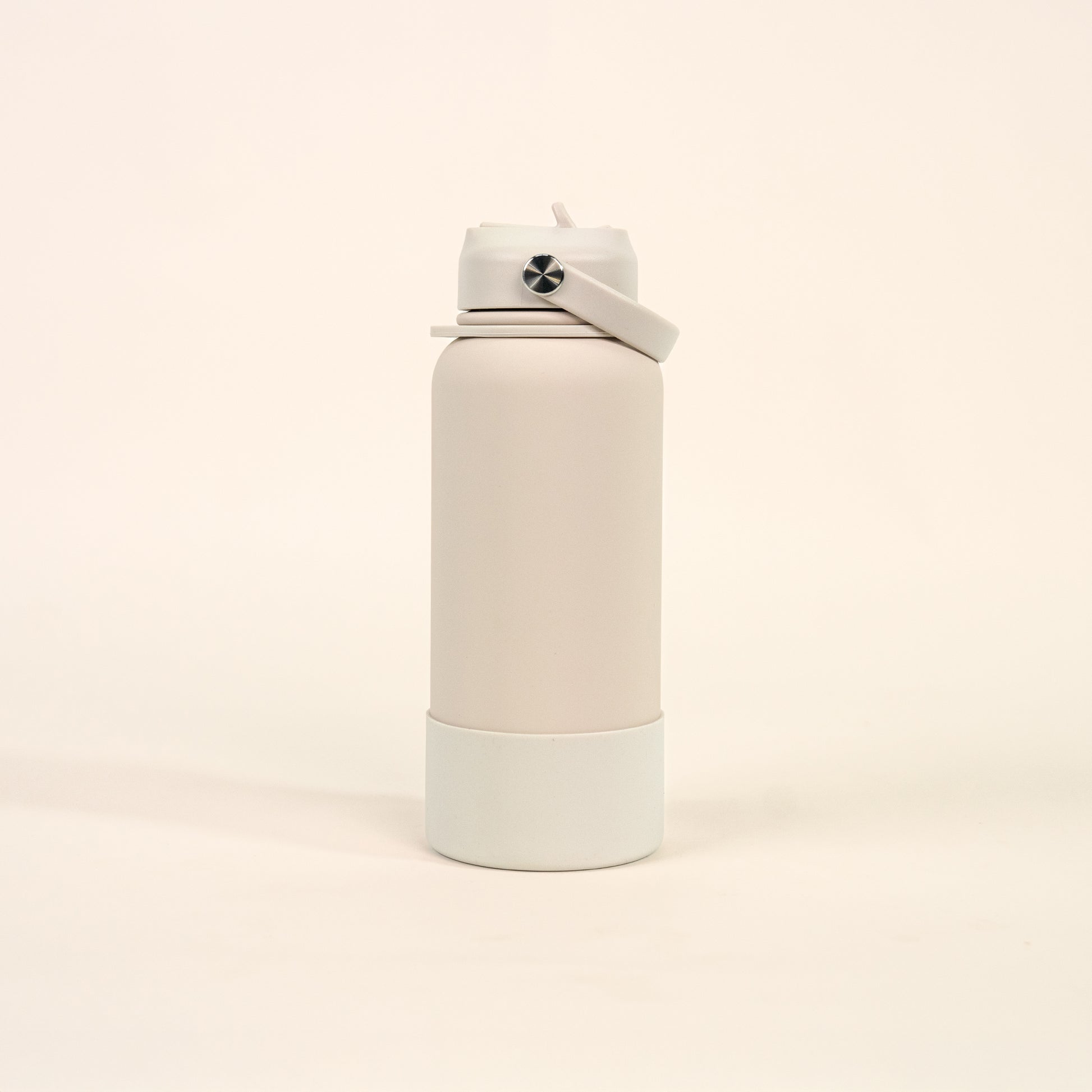 900ml Bottle with Straw + Accessories