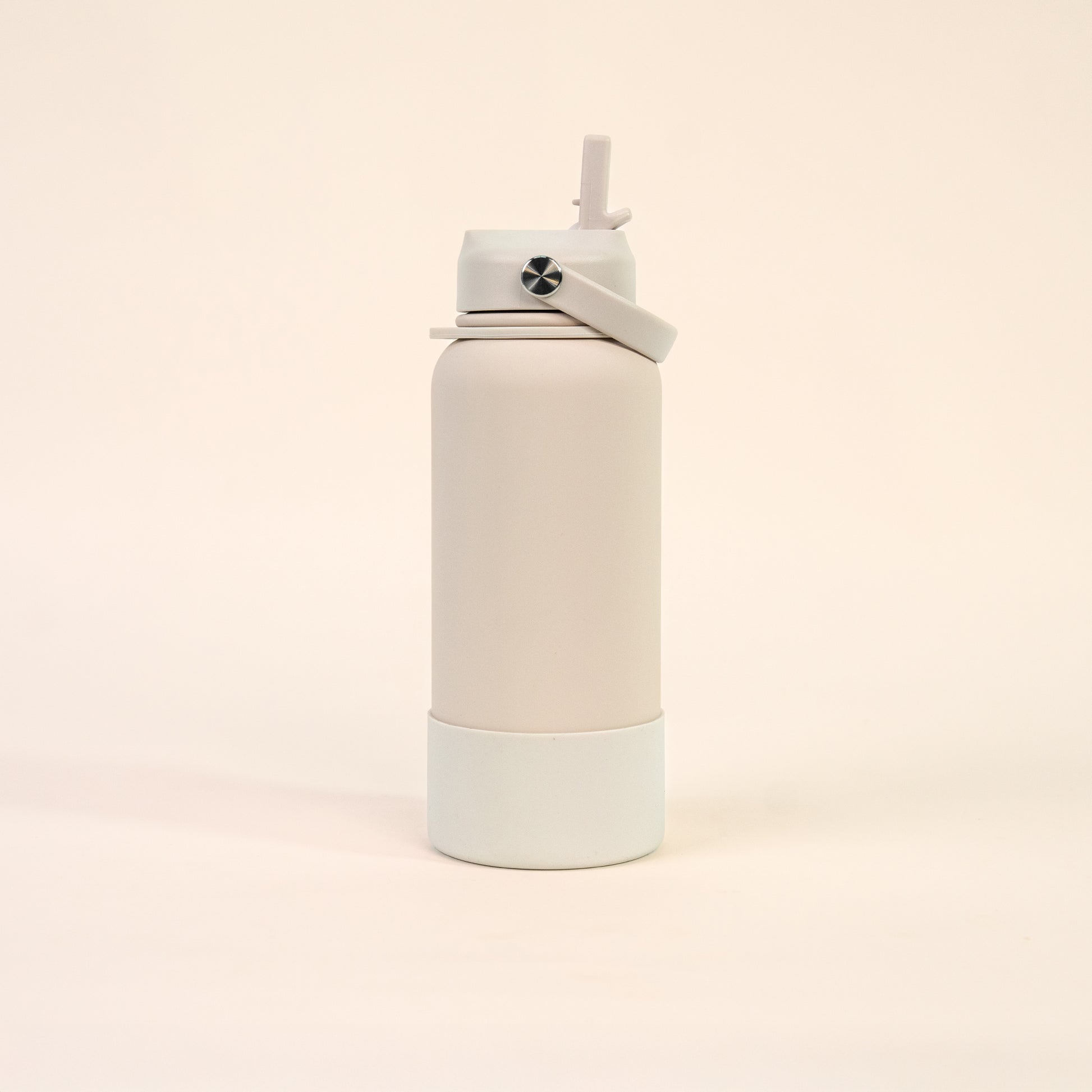 900ml Bottle with Straw + Accessories